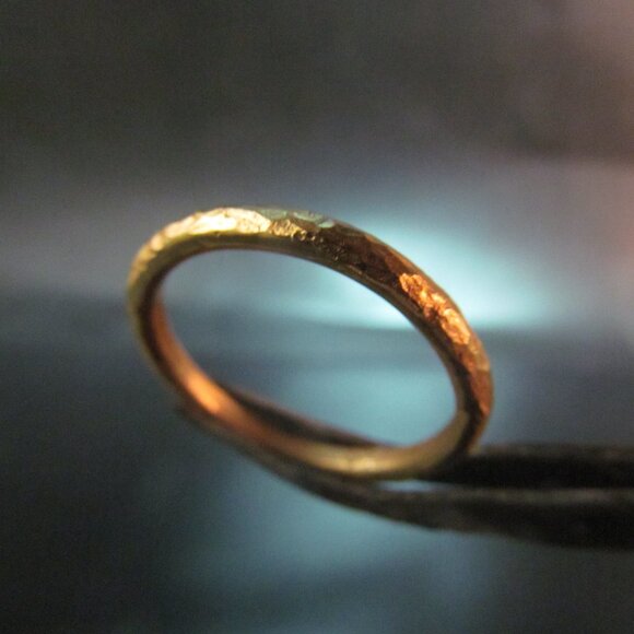 14k yellow gold Unisex hammered wedding ring.Full round ring,handmade unique - Picture 6 of 8